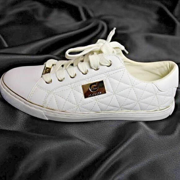 Women’s GUESS White Quilted Low Top Sneakers Size 8 Lace Up Casual Shoes - Picture 2 of 7